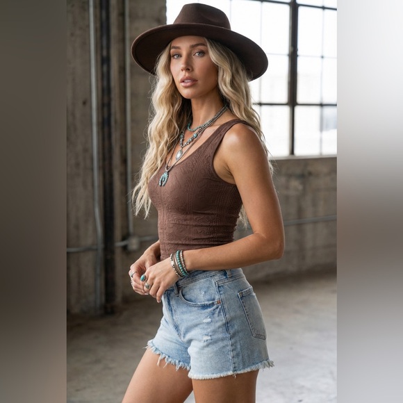 NWT Nikibiki Lace Textured Cropped Tank Top Seamless Crop Top French Roast Brown - Picture 2 of 5